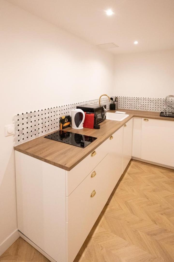 Proche De L'arc Triomphe -2p Appartement