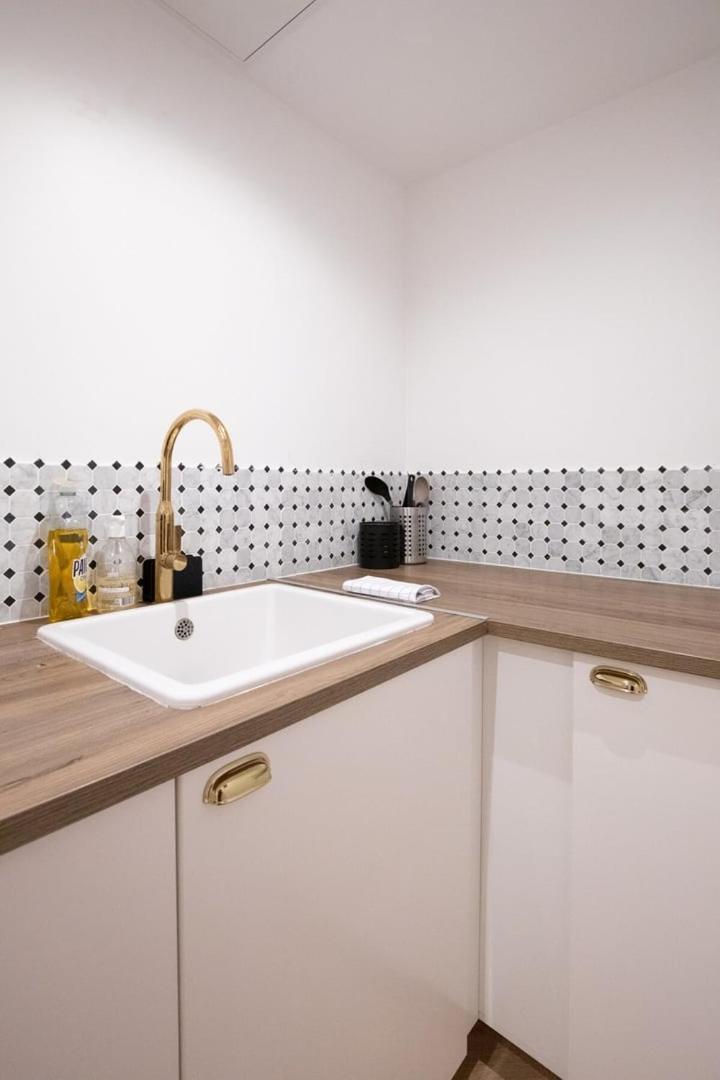 Appartement Proche De L'arc Triomphe -2p *